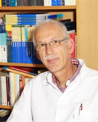 Holger Grötzbach studierte Linguistik,...